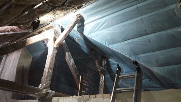 parozábrana, prostor za komínem